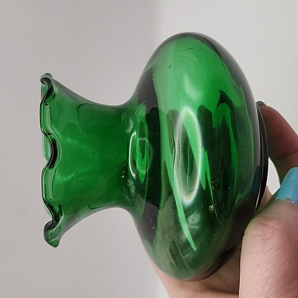 Vintage Green Glass Vase 3.5" - Picture 7 of 7